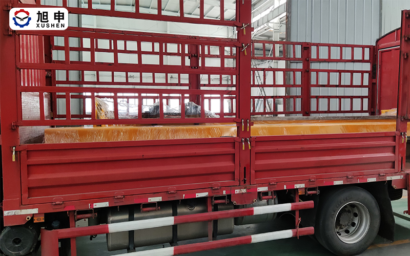 青島客戶(hù)訂購(gòu)的焊接操作機(jī)驗(yàn)收合格，裝車(chē)發(fā)往客戶(hù)現(xiàn)場(chǎng)